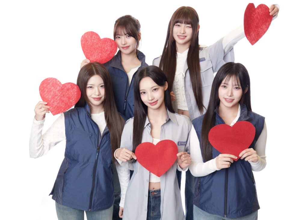 빨간 하트 소품 촬영컷